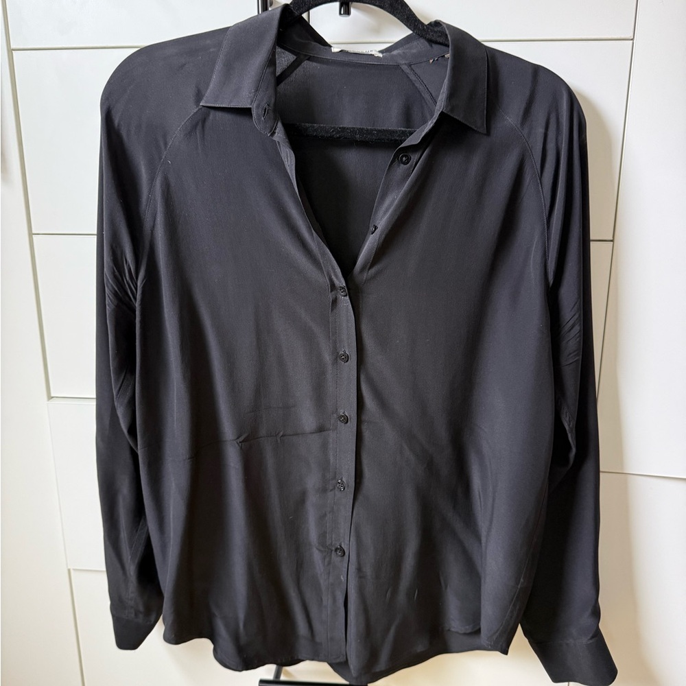 Everlane Black Silk Button-Up Shirt - Classic Raglan Sleeve